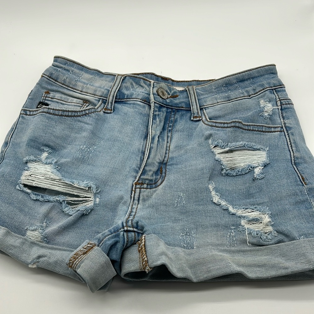 Cute light – medium washed coughed jeans short shorts